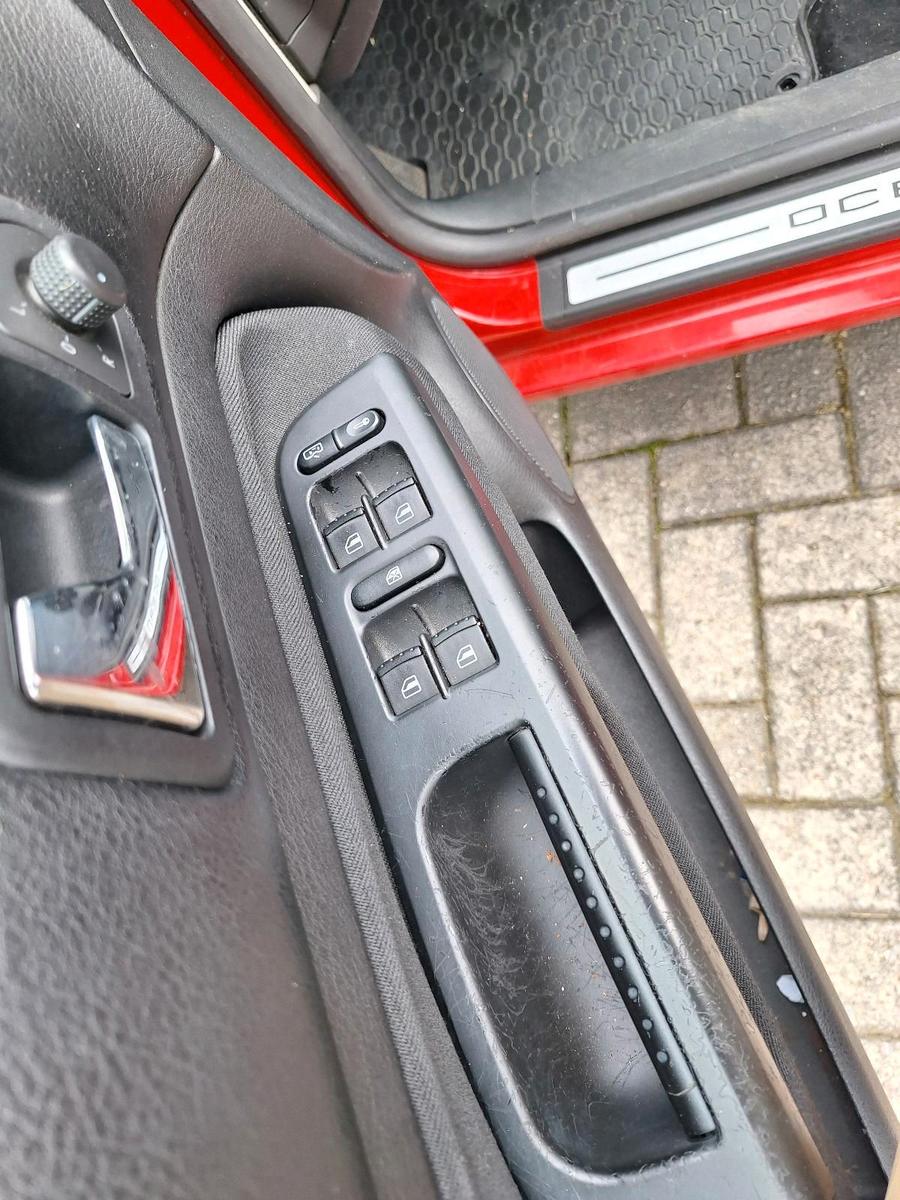 Volkswagen  2004 — interior