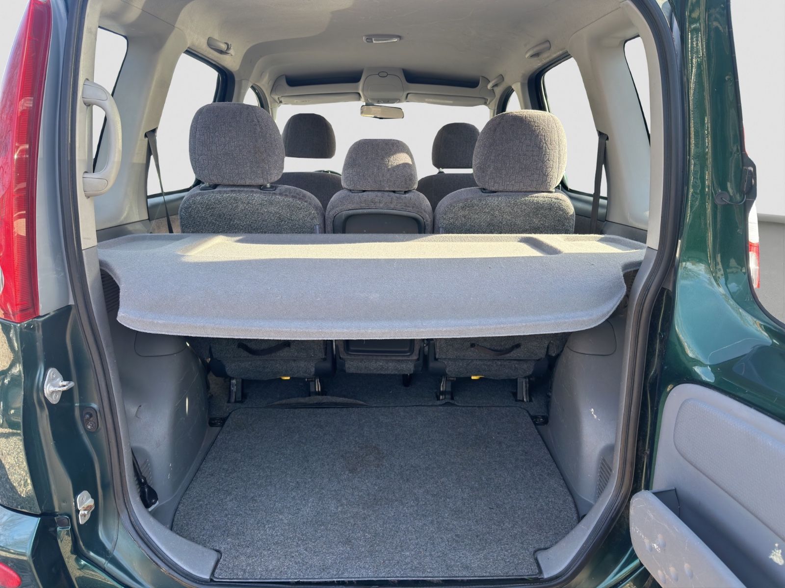 Fahrzeugabbildung Toyota Yaris Verso 1.3 linea Servo/Dachreling/TÜV NEU