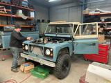 Land Rover Defender 110 HCPU 3.5 V8-FRAME OFF RESTAURATION - blaue Land Rover Defender