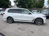 BMW X7 M50*PAN*SKY LOUNGE*6 SITZE INDIVIDUAL*22 ZOLL - BMW X7 M50 Gebrauchtwagen