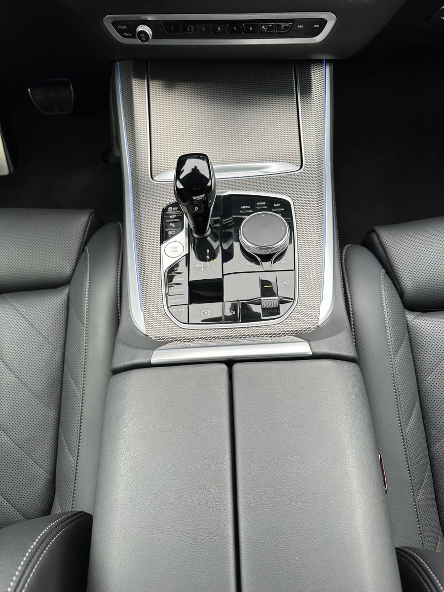 Fahrzeugabbildung BMW X5 xDrive45e M-Sport NAV+LASER+AHK+360°+HUD+H&K