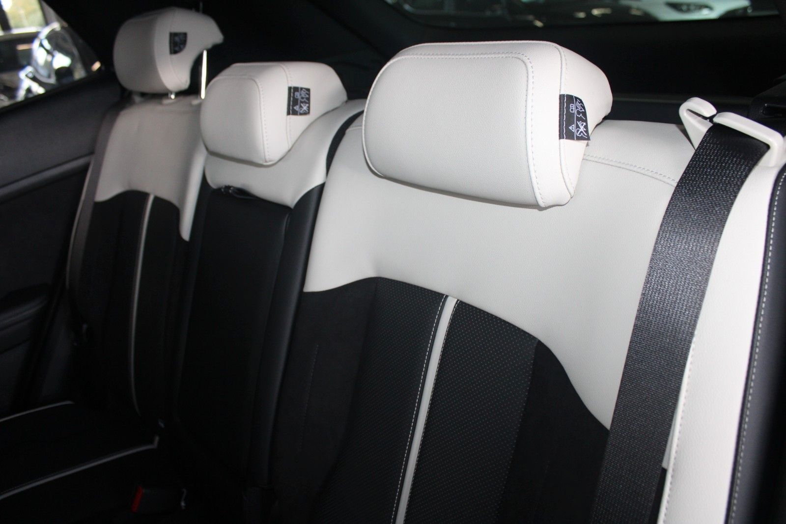 Fahrzeugabbildung Kia Sportage 1.6 T-GDI GT-Line Automatik SOUND-PAKET