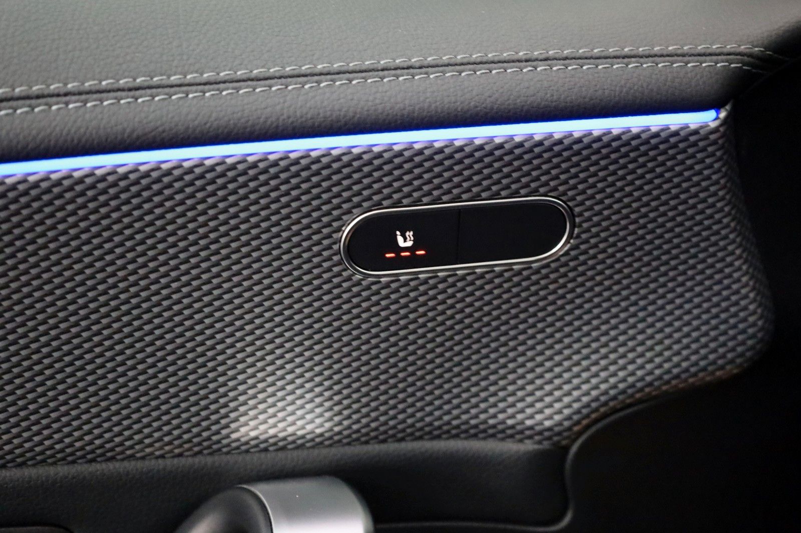 Fahrzeugabbildung Mercedes-Benz CLA 200 d Coupe Leder,Navi,LED,SH,Kamera,AHK