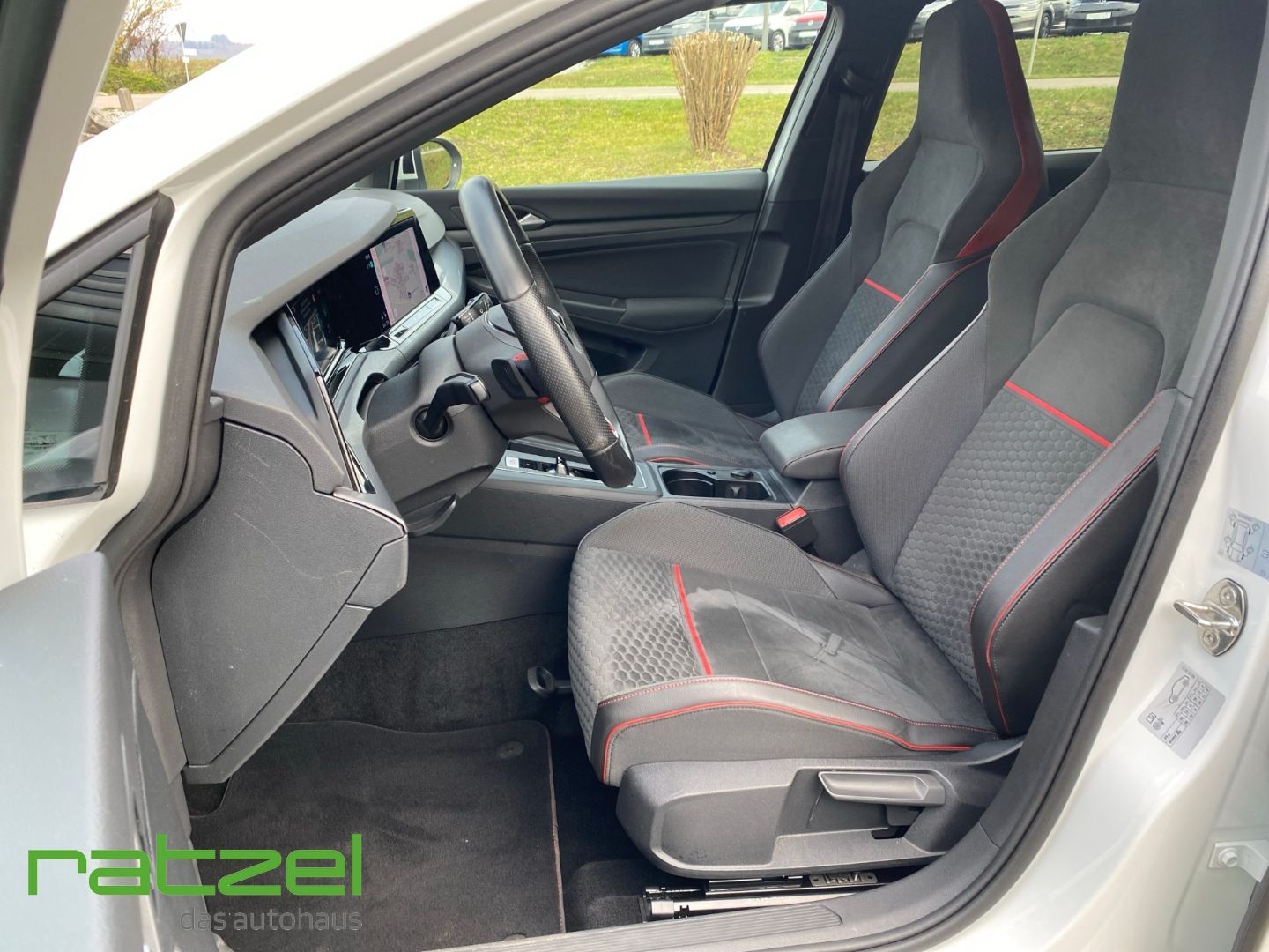 Fahrzeugabbildung Volkswagen Golf VIII Clubsport 2.0 TSI Pano LED Navi ACC