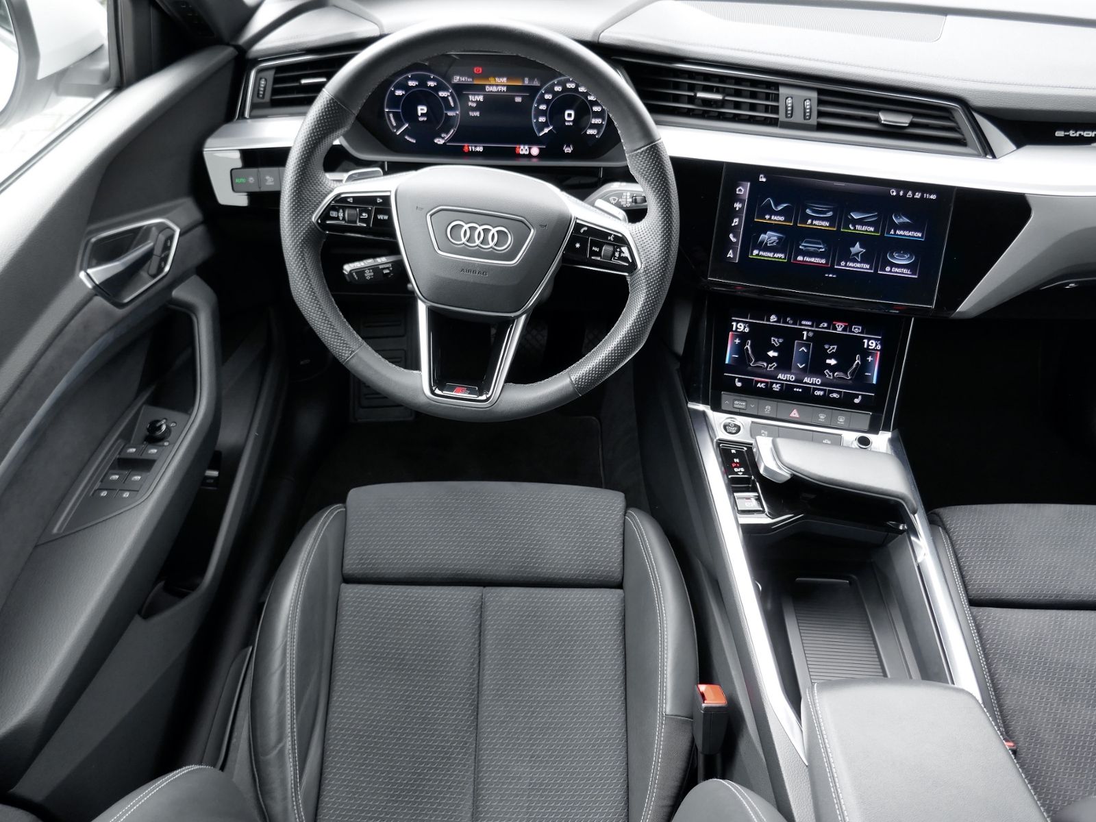 Fahrzeugabbildung Audi e-tron Sportback advanced 55 quattro | LED AHK