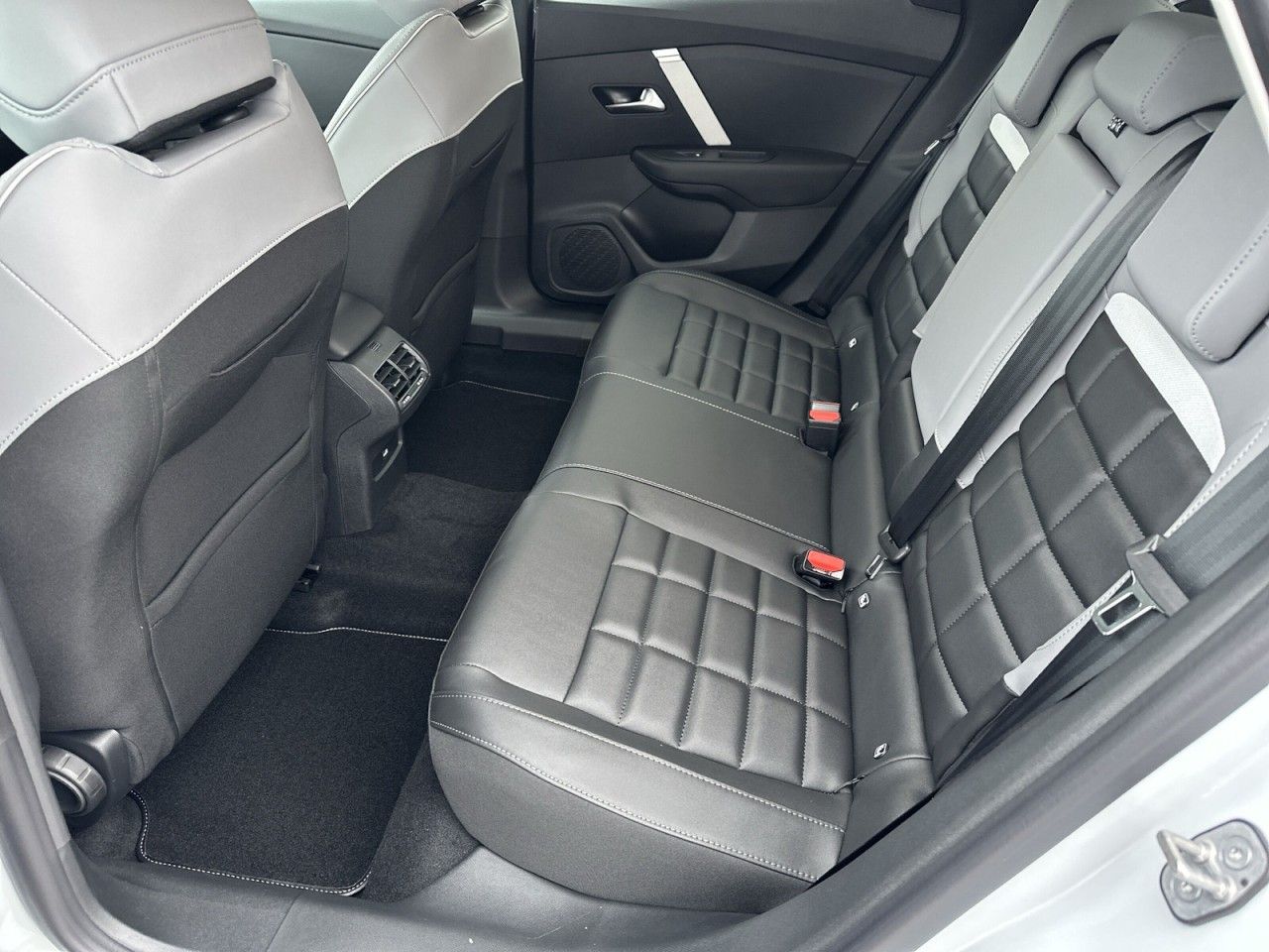 Fahrzeugabbildung Citroën C4 Benziner 130 Automatik MAX