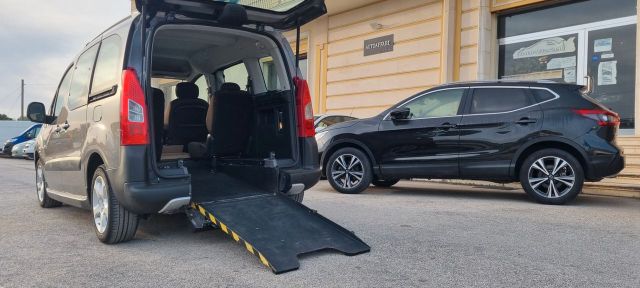 Peugeot Partner con Pedana trasporto disabili