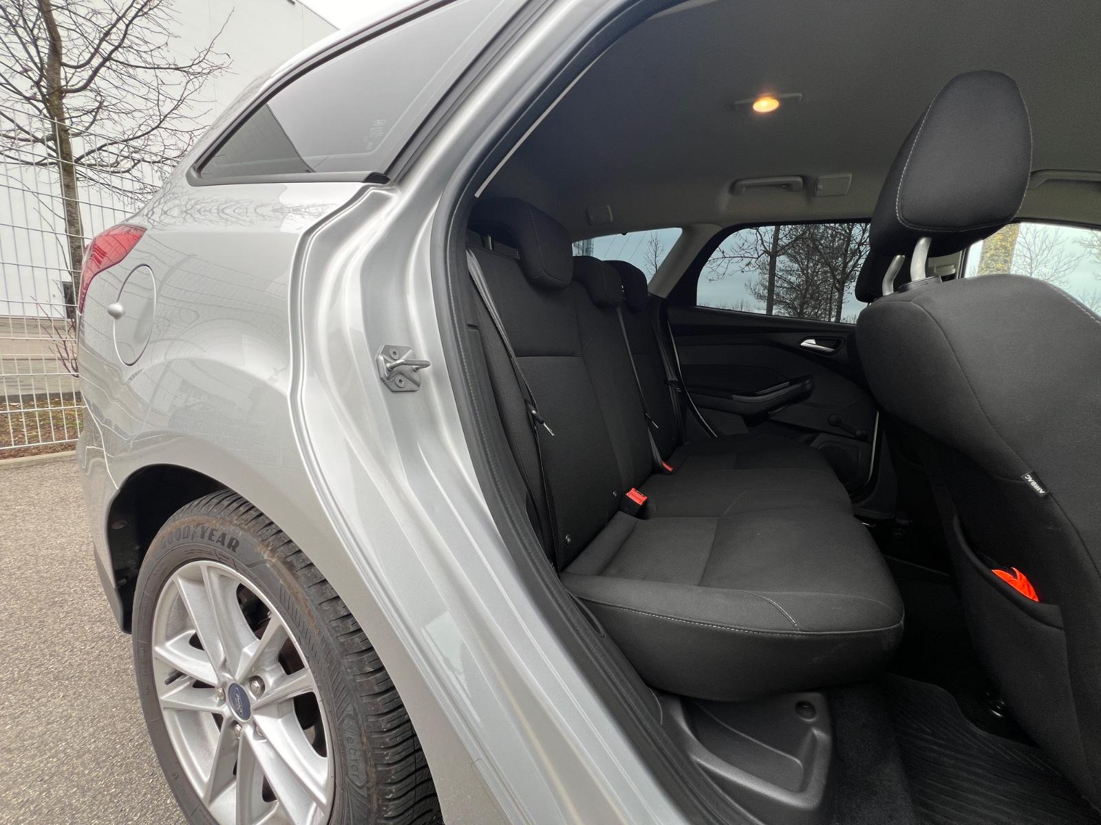 Ford Focus 2015 — photo 10