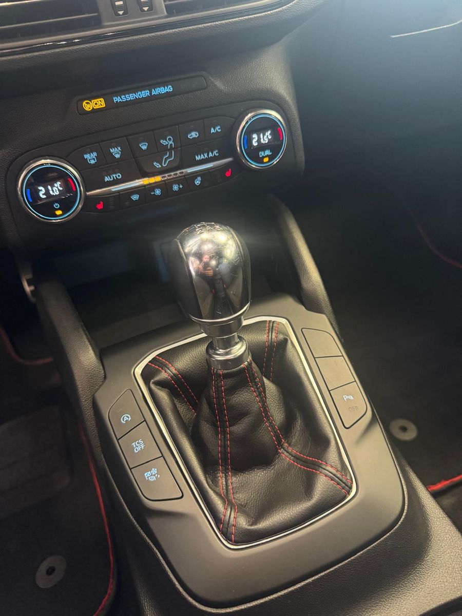 Fahrzeugabbildung Ford Focus 1,5 EcoBoost ST-Line /LED/NAVI/KLIMA