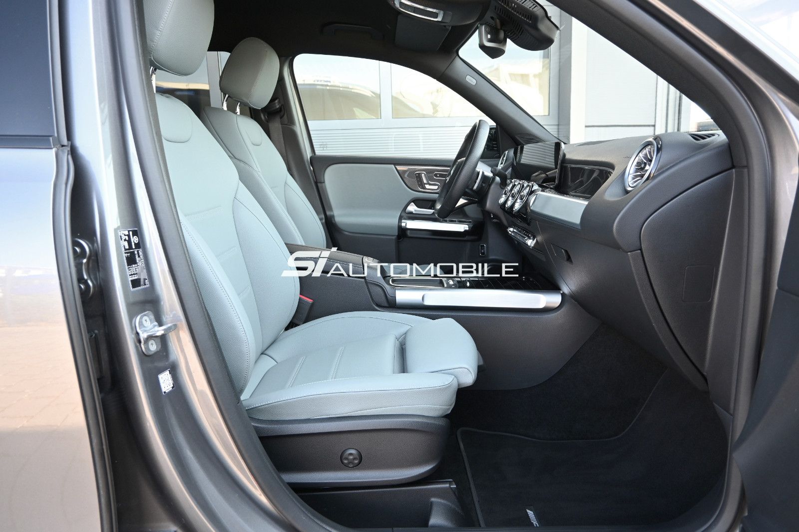 Fahrzeugabbildung Mercedes-Benz GLB 220 d 4MAT. AMG LINE + NIGHT °ACC°AHK°MEMORY