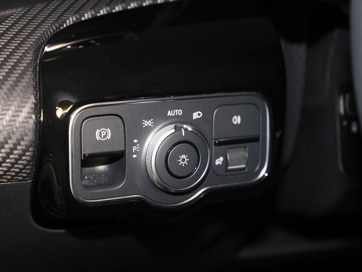 Mercedes-Benz CLA 200 Rückfahrkamera Sitzheizung MBUX LED