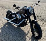 Harley-Davidson Street Bob - HARLEY-DAVIDSON 2010 STREET BOB