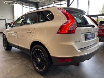 Volvo XC 60  Momentum AWD *AHK*NAVI*TEMPOMAT*ALLRAD*