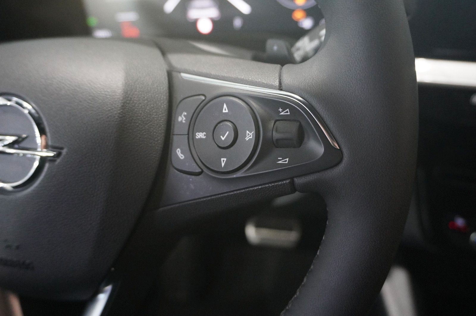 Fahrzeugabbildung Opel Mokka 1.2T ULTIMATE NAVI/LED/KAMERA/SPORT/DAB+