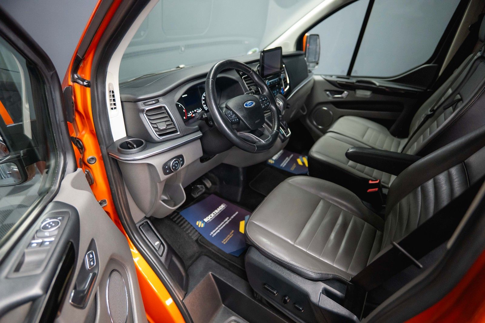 Fahrzeugabbildung Ford Tourneo Custom Kombi 320 L2 Trend Lang 9 Sitze