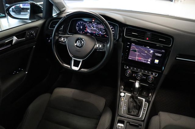 Fahrzeugabbildung Volkswagen Golf VII Lim Highline R-Line|PANO|LED|ACC|KAMERA