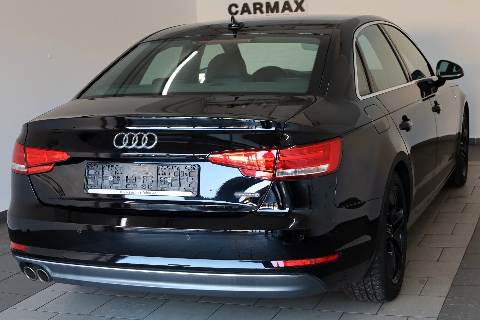 Fahrzeugabbildung Audi A4 Lim. quattro S Line T.Leder,Navi,Xenon,SH,PDC