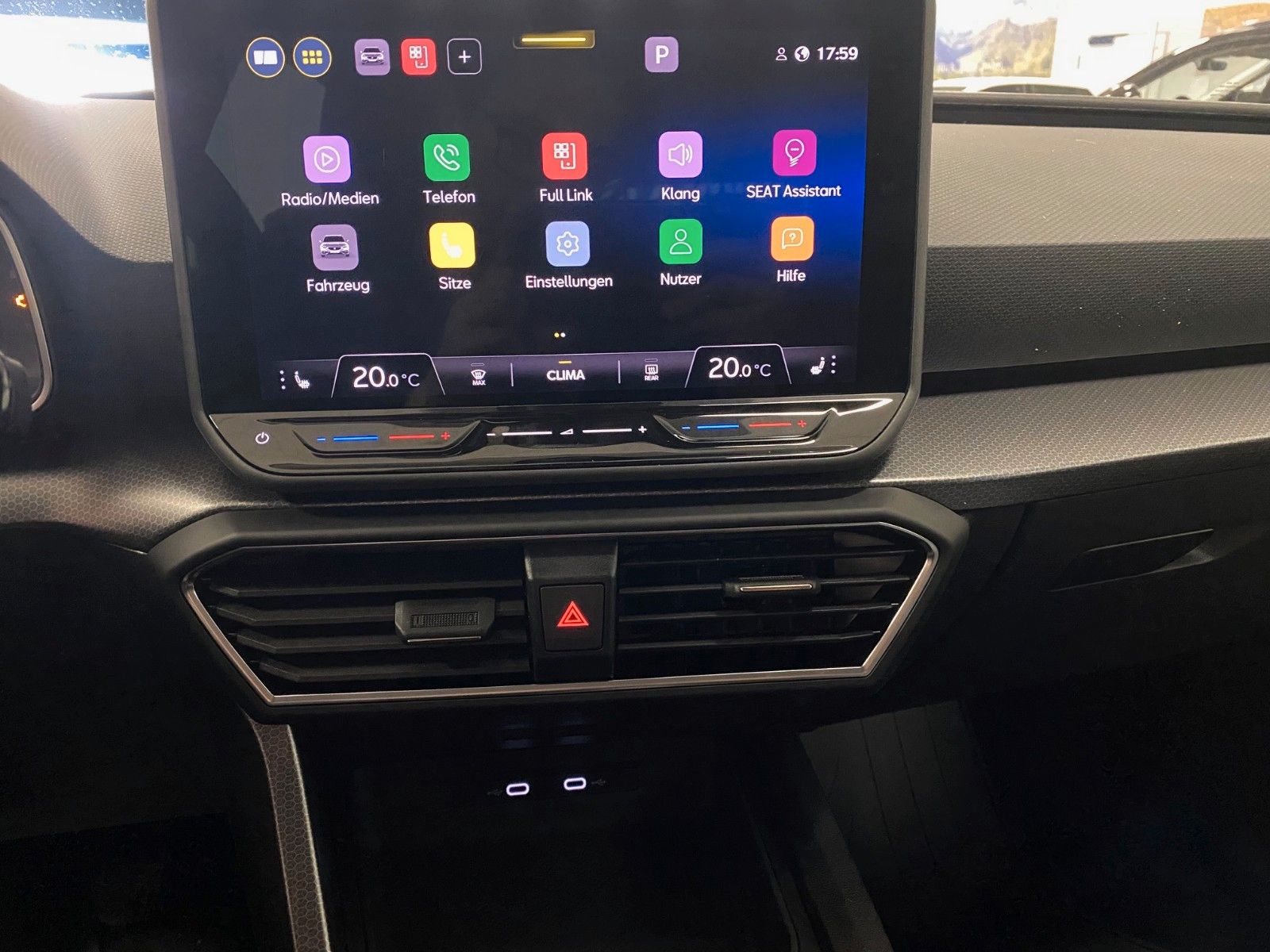 Fahrzeugabbildung SEAT Leon ST 1.5 TSI Style Sportstourer+2030 GARANTIE