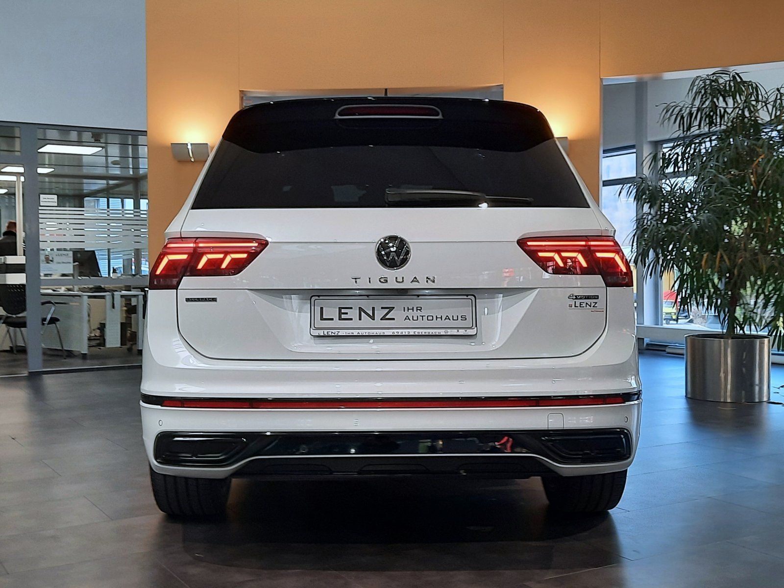 Fahrzeugabbildung Volkswagen Tiguan Allspace R-Line TDI 4M *Standhzg*Panodach