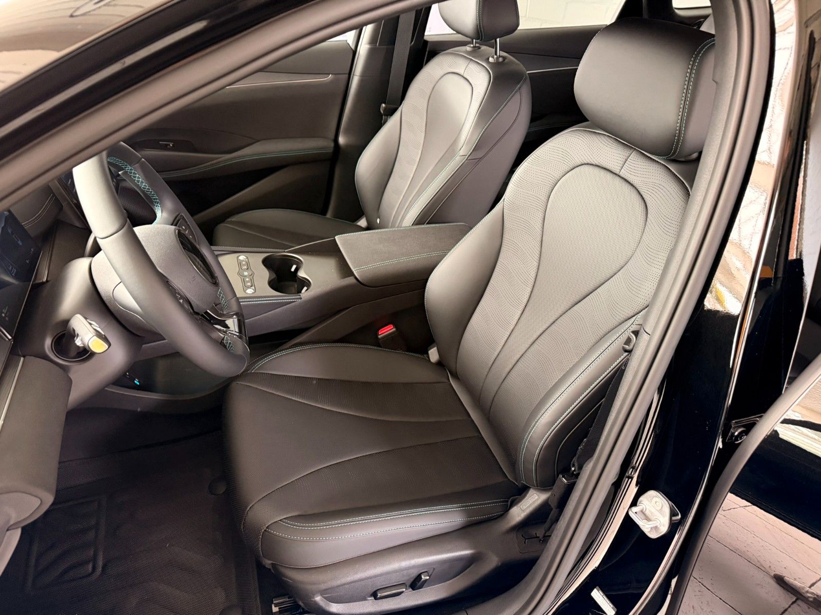 BYD SEAL 6