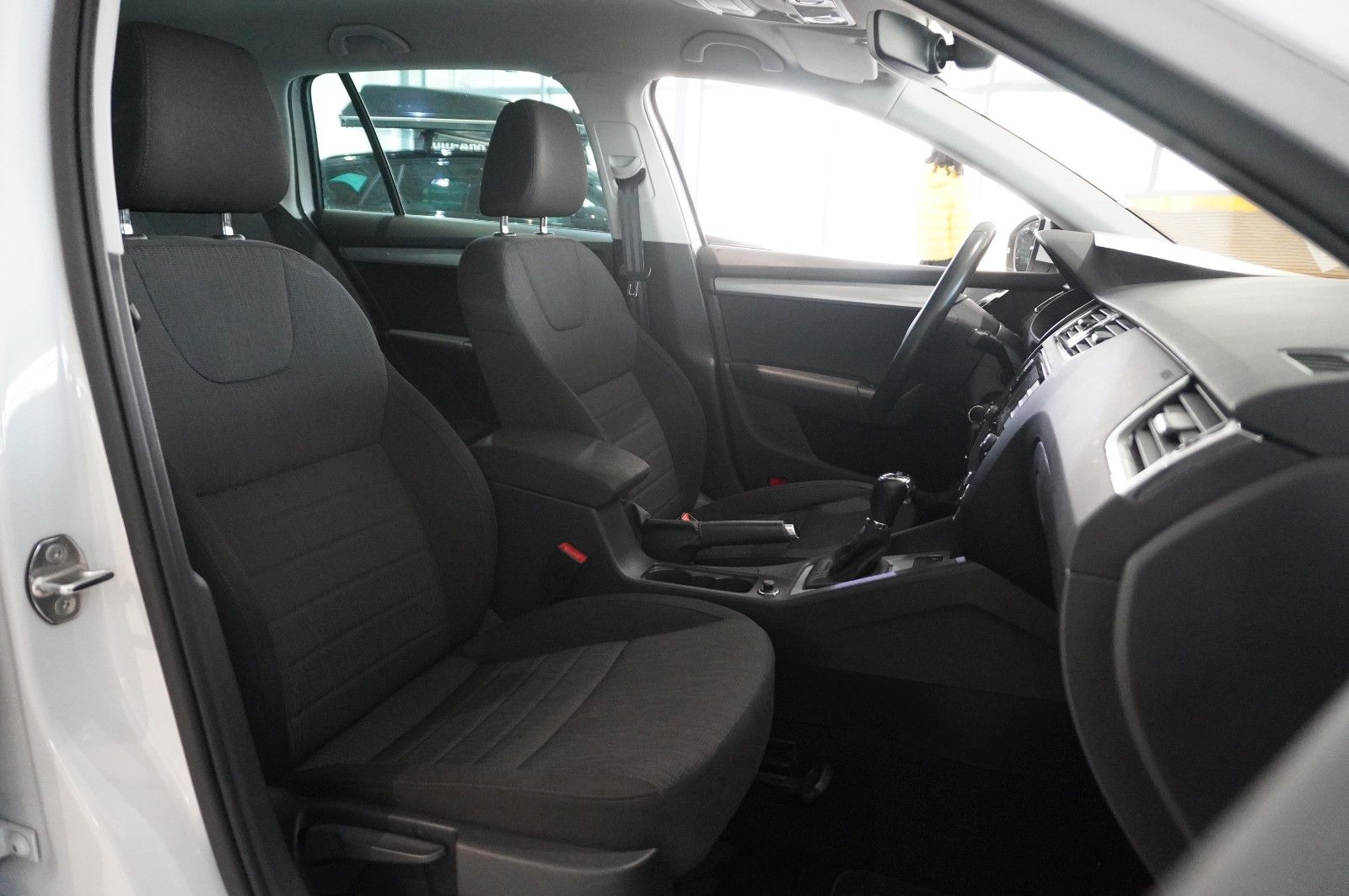 Fahrzeugabbildung SKODA Octavia Combi 1.8 TSI STYLE DSG NAVI/LED/SHZ/DAB
