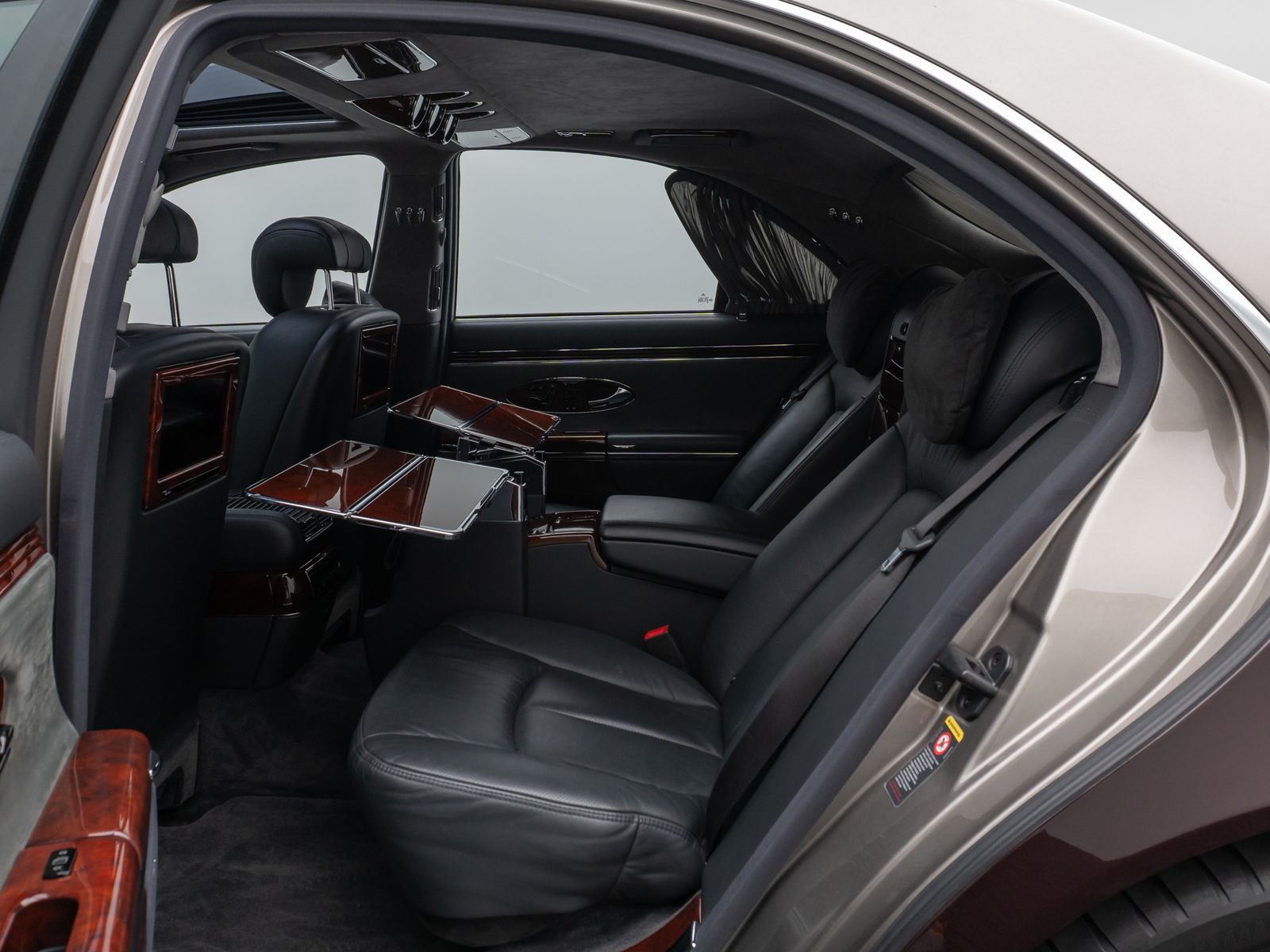 Fahrzeugabbildung Maybach 57 DUOTONE V12 Fondpaket Massage Solar VOLL