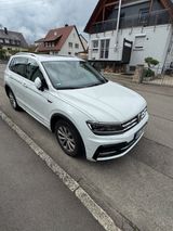 Volkswagen Tiguan 2.0 TDI SCR 176kW DSG 4MOTION Highlin... - VW Tiguan Gebrauchtwagen in Stuttgart