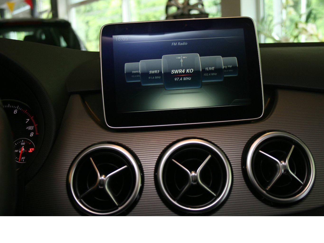 Fahrzeugabbildung Mercedes-Benz B 180 Style *Navi *Kamera+ PTS *Spiegel-Paket