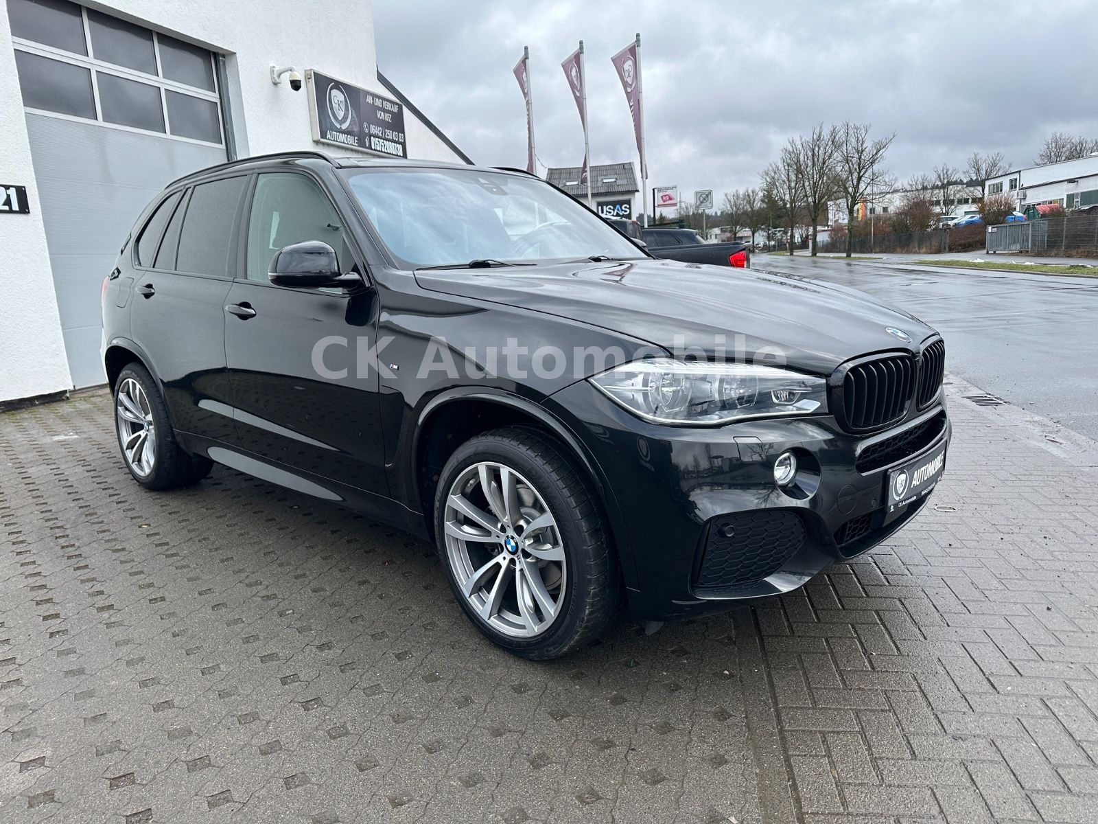 Fahrzeugabbildung BMW X5 xDrive 35i M-Sport/Navi/Pano/Head-Up/LED/AHK