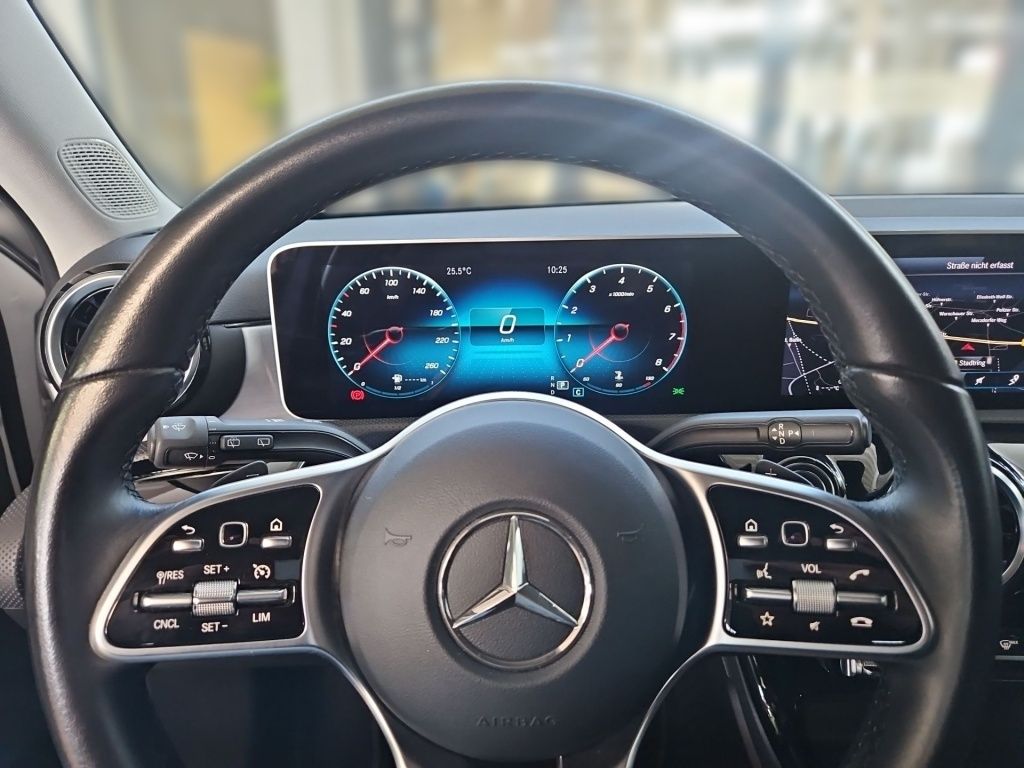 Fahrzeugabbildung Mercedes-Benz A 180 Progressive Night Navi LED Tempomat SHZ