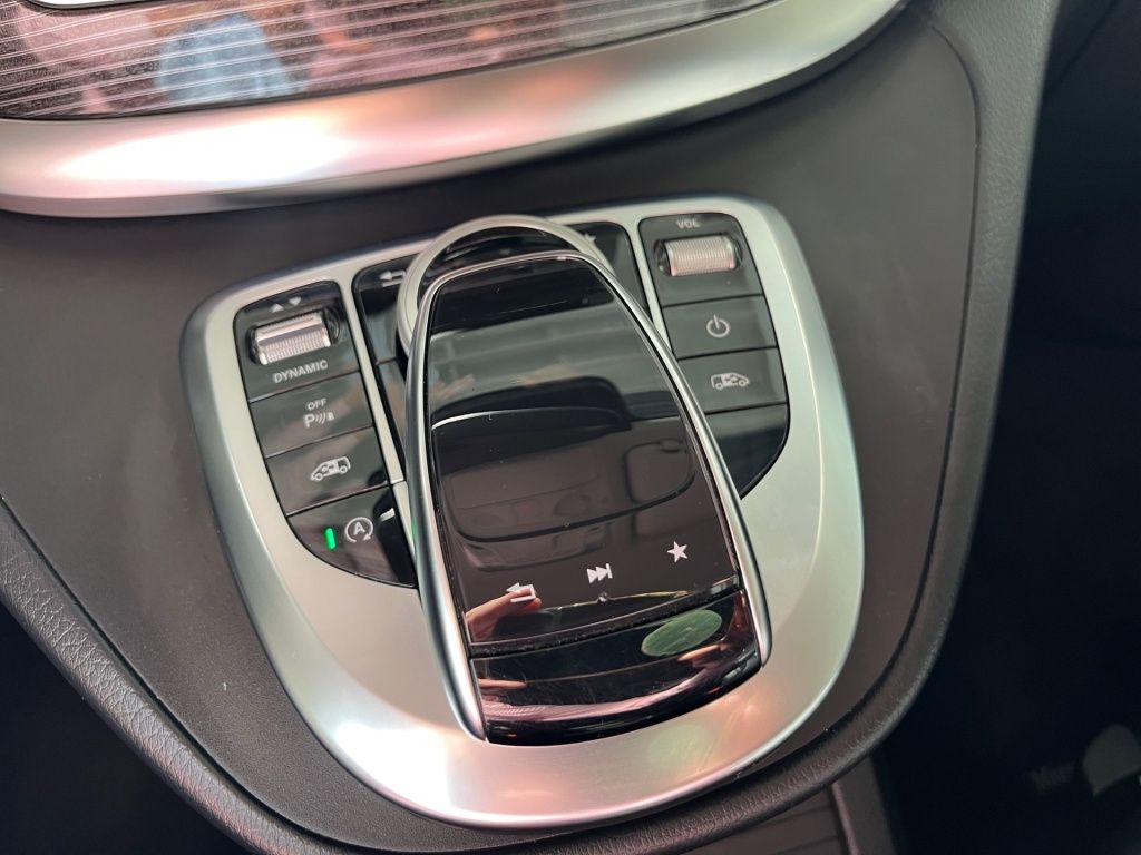 Fahrzeugabbildung Mercedes-Benz V 250 AVG extralang 7 Sitze LED 2,5t AHK ele. ST