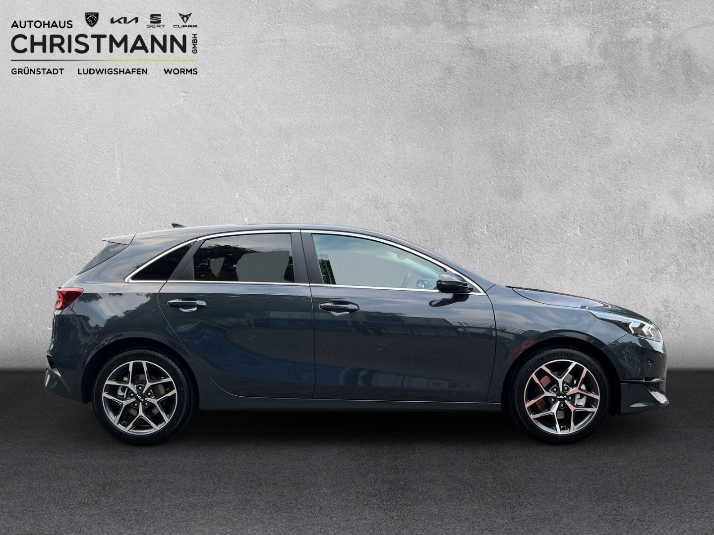 Fahrzeugabbildung Kia Ceed ULTIMATE EDITION 1.0 T-GDI *STYLE-PAKET*