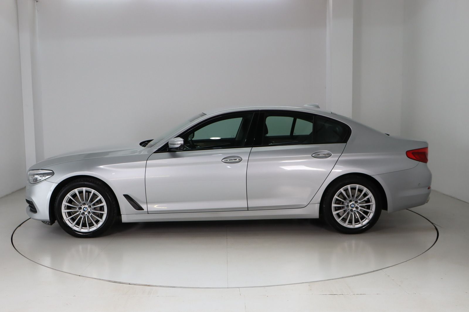 Fahrzeugabbildung BMW 540 i xDrive * HUD * Soft-Close * Night * SC * M