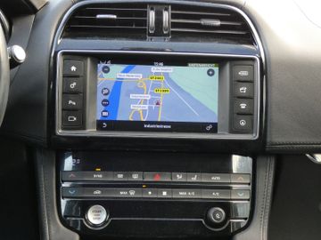 Jaguar F-Pace - 9