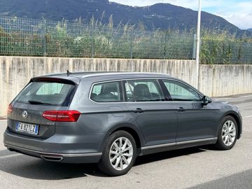 Volkswagen Passat - 4