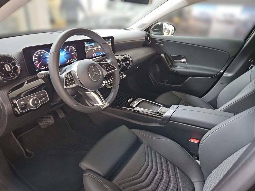 Fahrzeugabbildung Mercedes-Benz A 250 e Kompaktlimousine +ADVANCED+PT+TOTWINKEL+