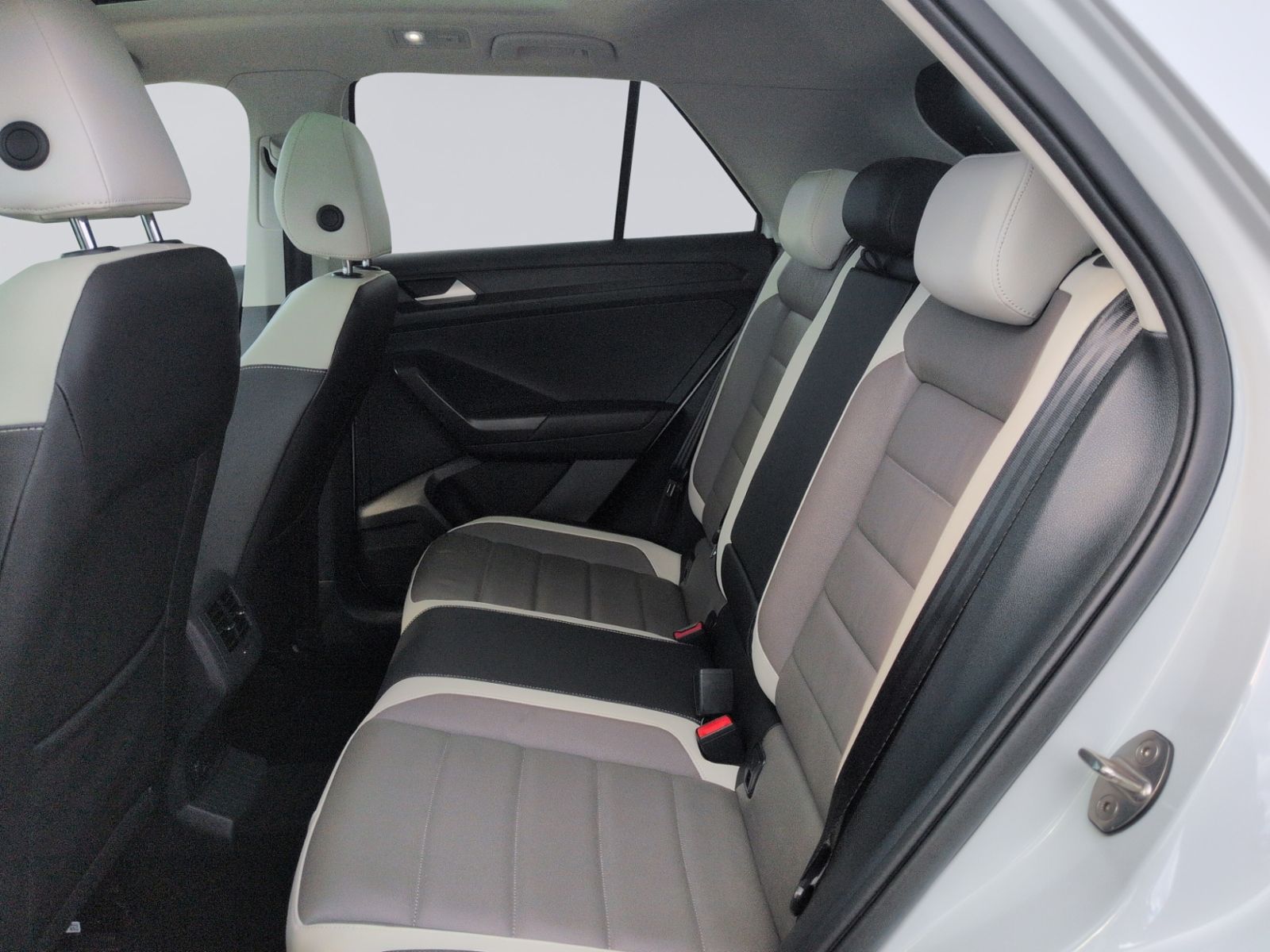 T-Roc 1.5 TSI DSG Style KAMERA+PANO+NAVI+LEDER+