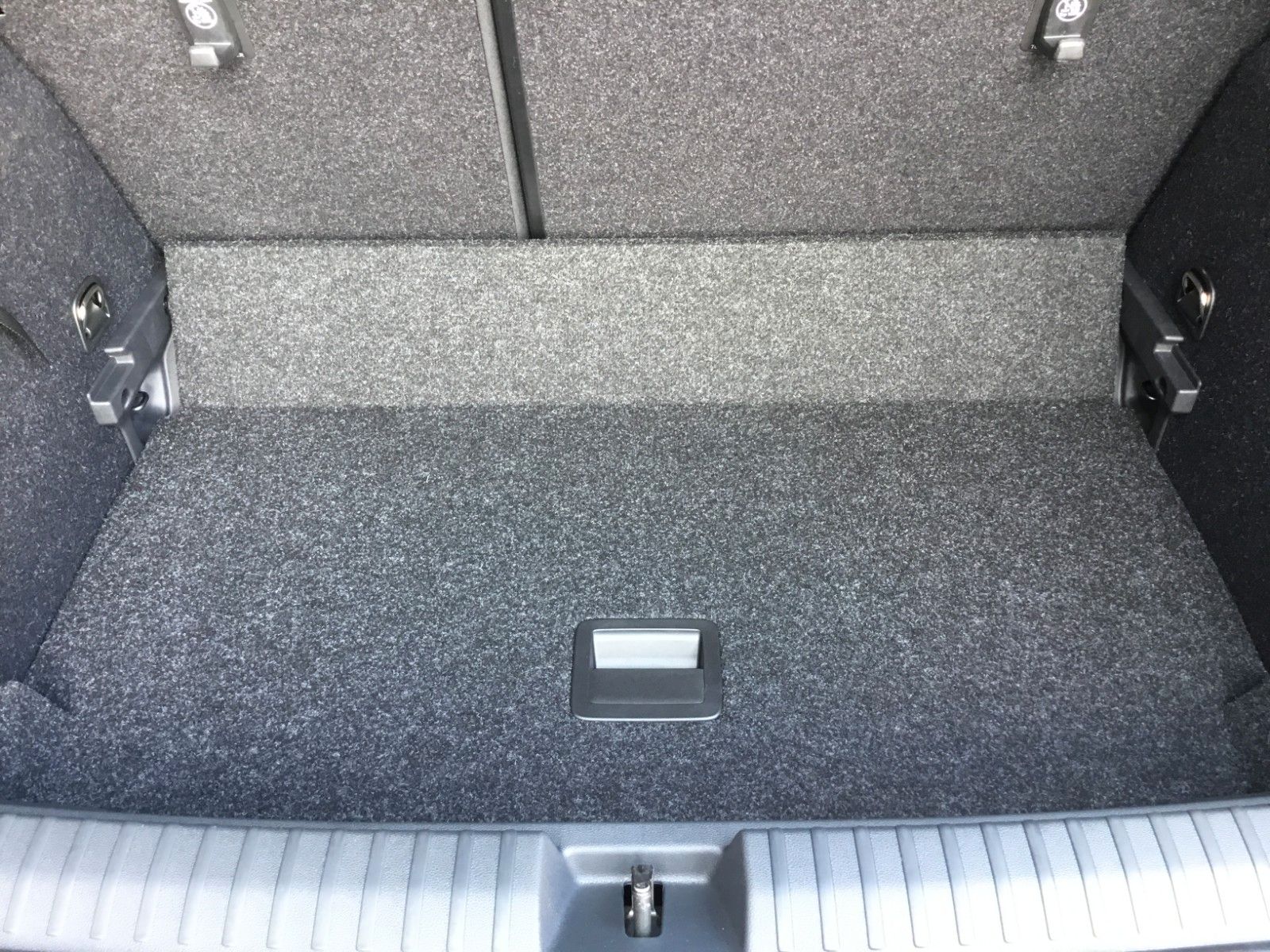 Fahrzeugabbildung SKODA Kamiq 1.5 TSI DSG Monte Carlo+AHK+Navi+Kamera