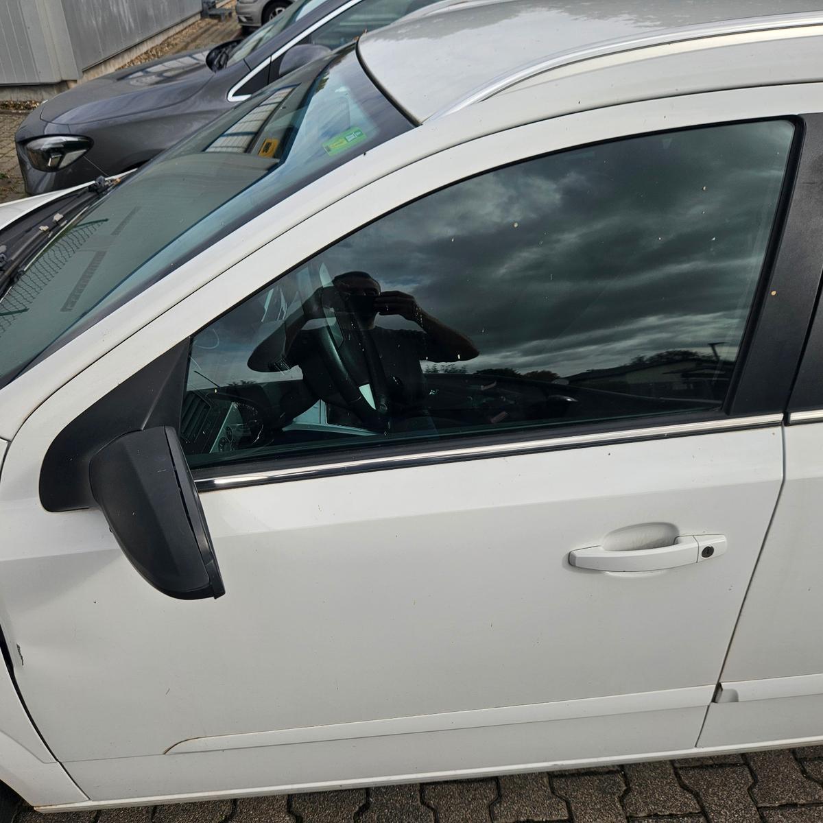Opel Astra 2009 — interior