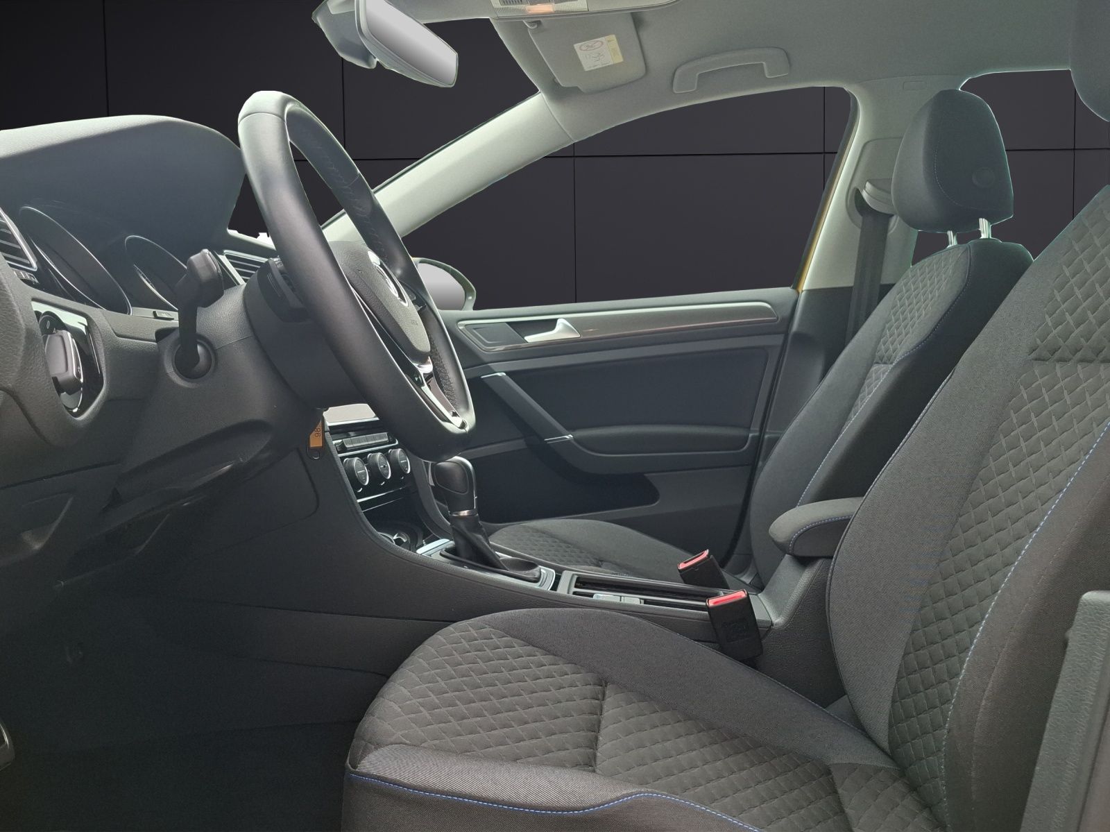Fahrzeugabbildung Volkswagen Golf VII Variant TSI Join DSG LED AHK Navi ACC P