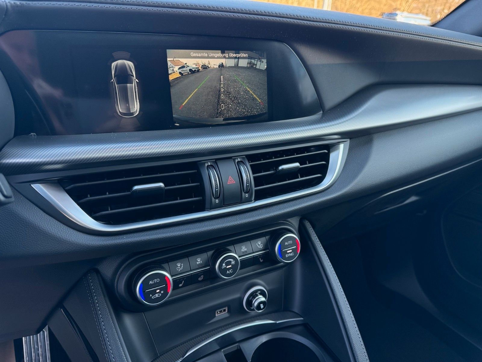 Fahrzeugabbildung Alfa Romeo Stelvio VELOCE 280 PS Glasdach Memory AHK elektr