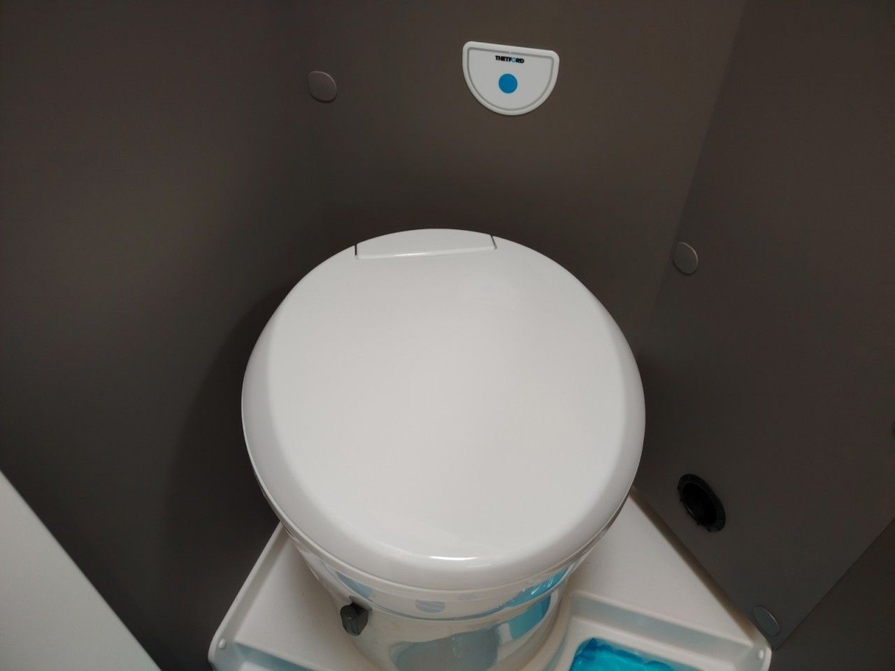 Fahrzeugabbildung LMC Innovan 603 Edition 70 Jahre Markise