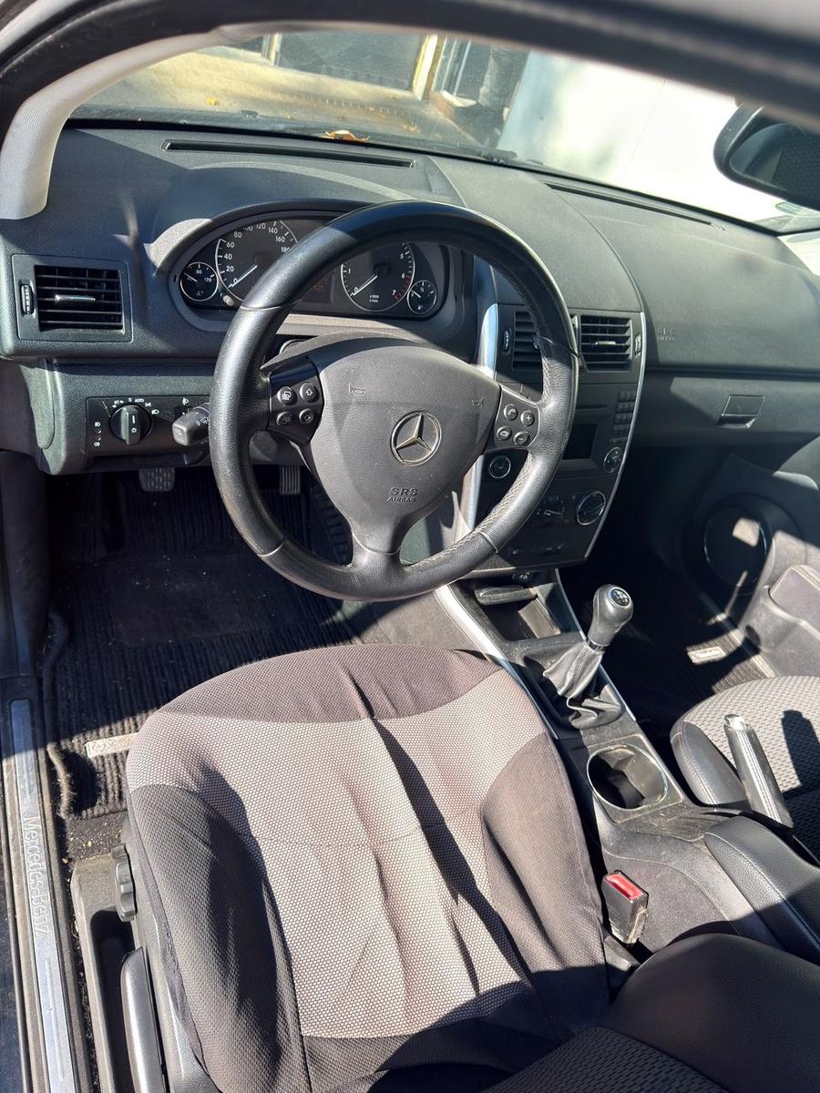 Mercedes-Benz A180 2010 — photo 7