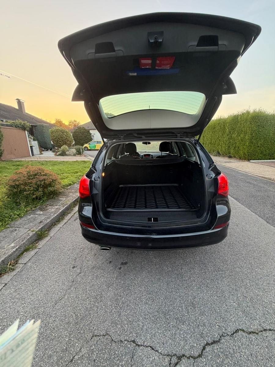 Opel Astra 2012 — photo 6