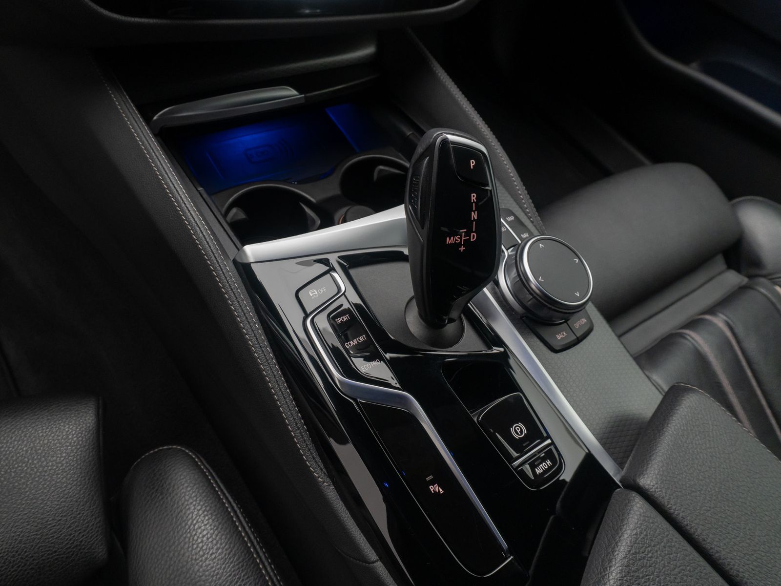 Fahrzeugabbildung BMW 530d xD M Sport 4xKlima DAB HUD Alarm Kamera