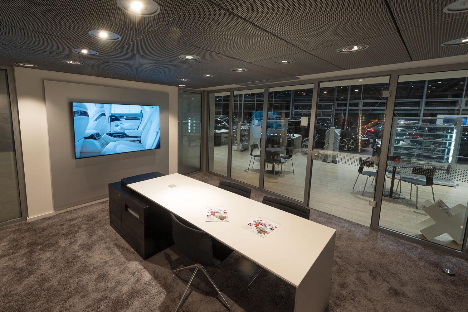 showroom-image-top