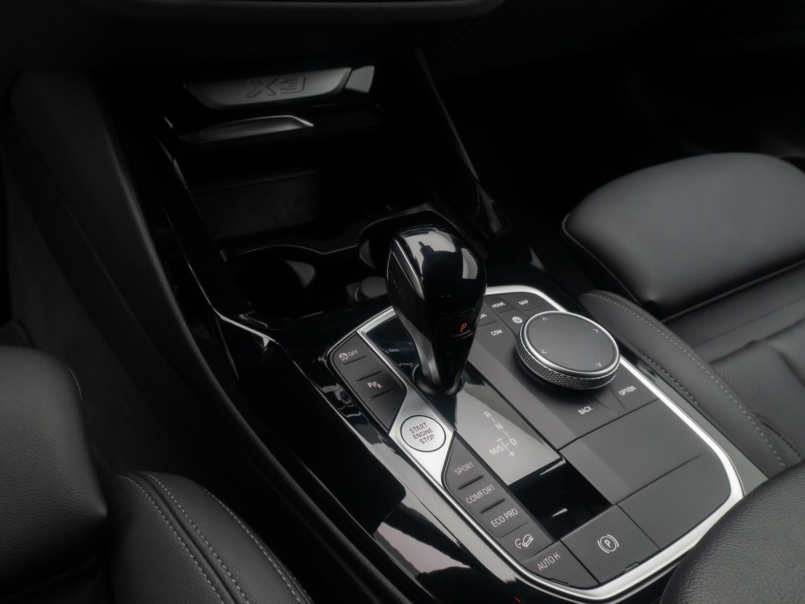 Fahrzeugabbildung BMW X3 xD20d Kamera DAB HiFi AHK Sportsitz Leder 18"