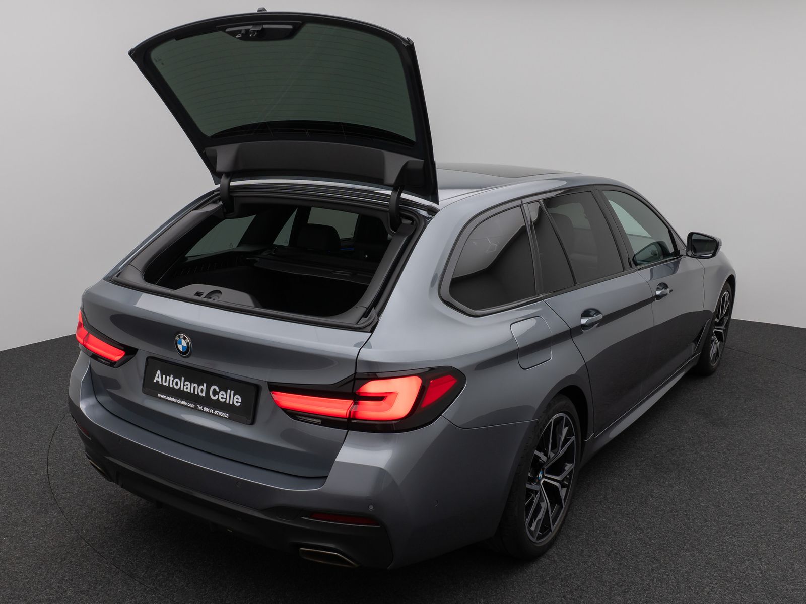 Fahrzeugabbildung BMW 540i xD M Sport Panorama DAB H/K DispKey 19Zoll