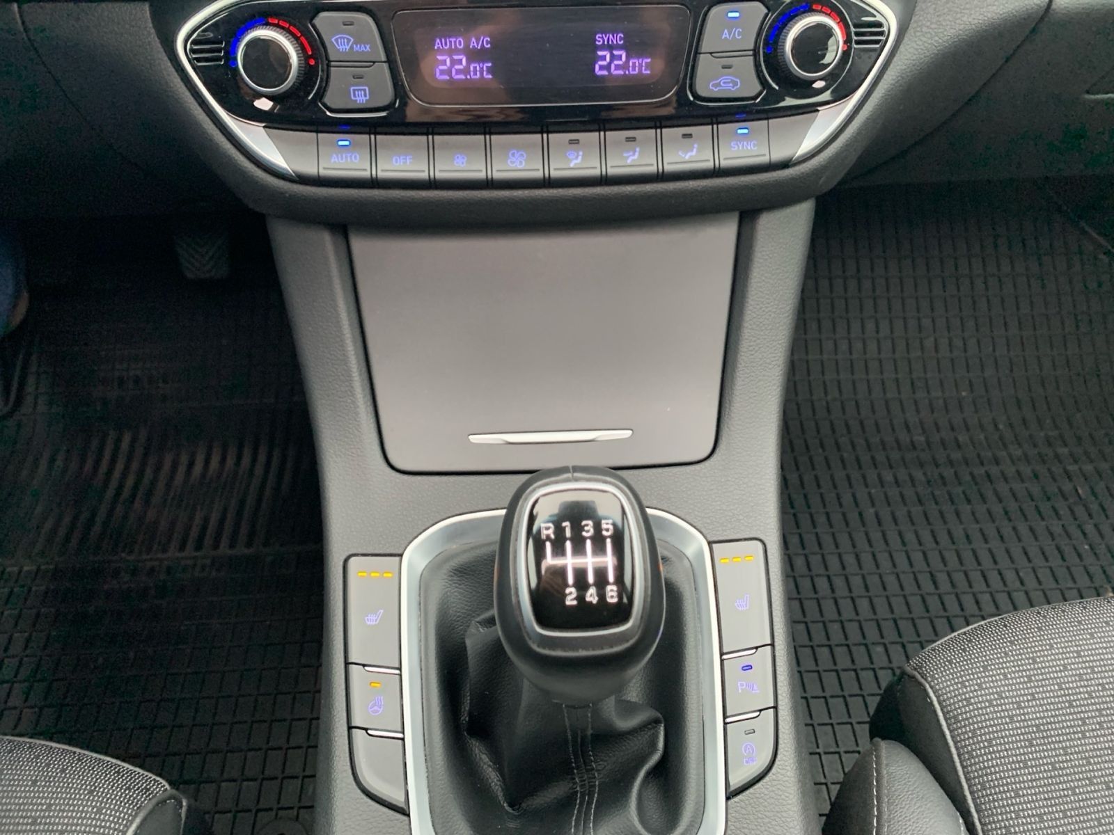 Fahrzeugabbildung Hyundai i30 Fastback 1.4 T-GDI Premium Navi Pan.Dach