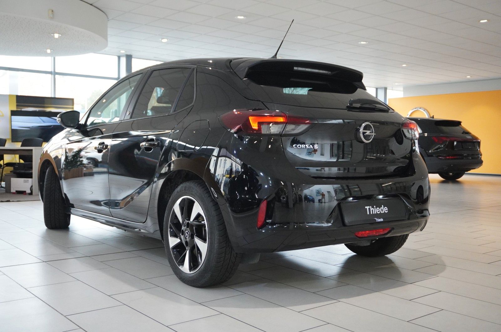 Fahrzeugabbildung Opel Corsa-e ELEKTRO 1-PHASIG NAVI/DAB/KAMEERA/VIRTU.